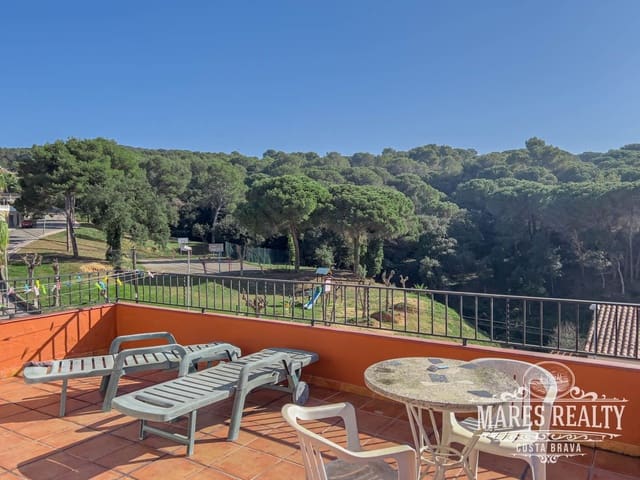 6 bedroom Villa for sale in Mas Romeu, Lloret de Mar with pool garage - € 525,000 (Ref: 7381296)