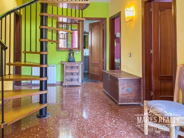 6 bedroom Villa for sale in Mas Romeu, Lloret de Mar with pool garage - € 525,000 (Ref: 7381296)