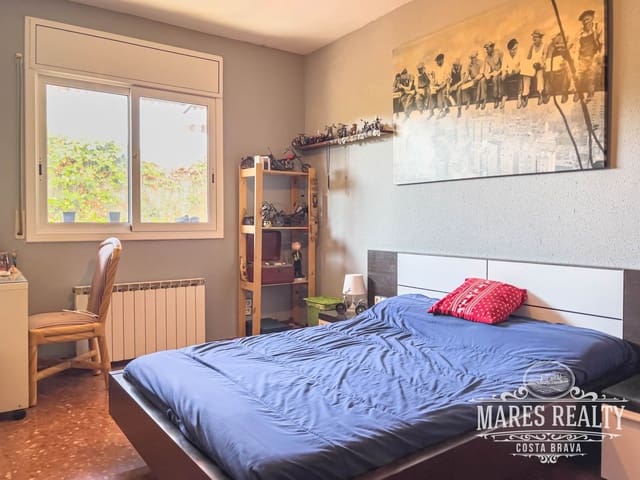 6 bedroom Villa for sale in Mas Romeu, Lloret de Mar with pool garage - € 525,000 (Ref: 7381296)