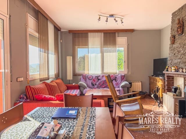 6 bedroom Villa for sale in Mas Romeu, Lloret de Mar with pool garage - € 525,000 (Ref: 7381296)