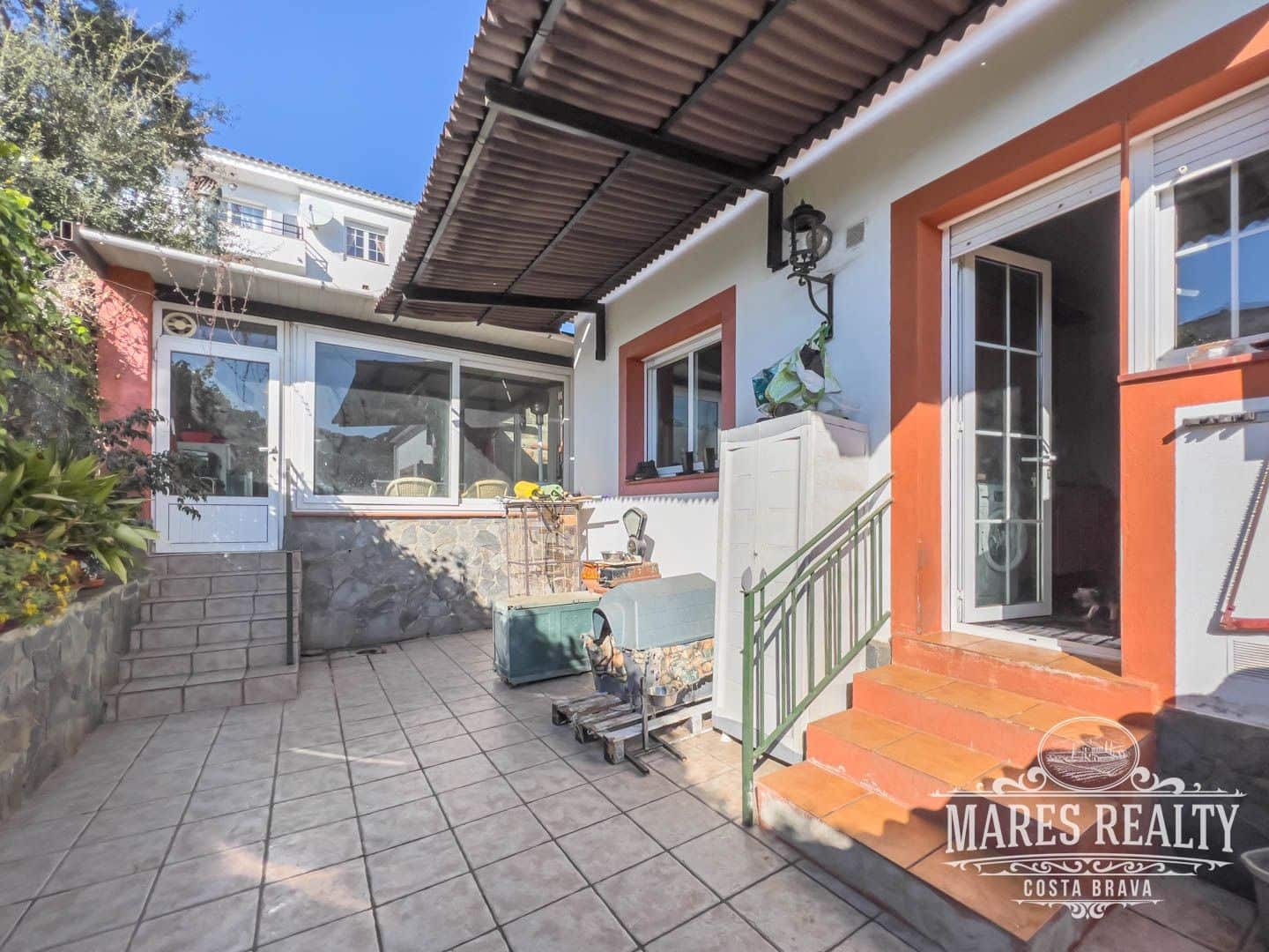 6 bedroom Villa for sale in Lloret de Mar with pool garage - € 525,000 (Ref: 7381296)