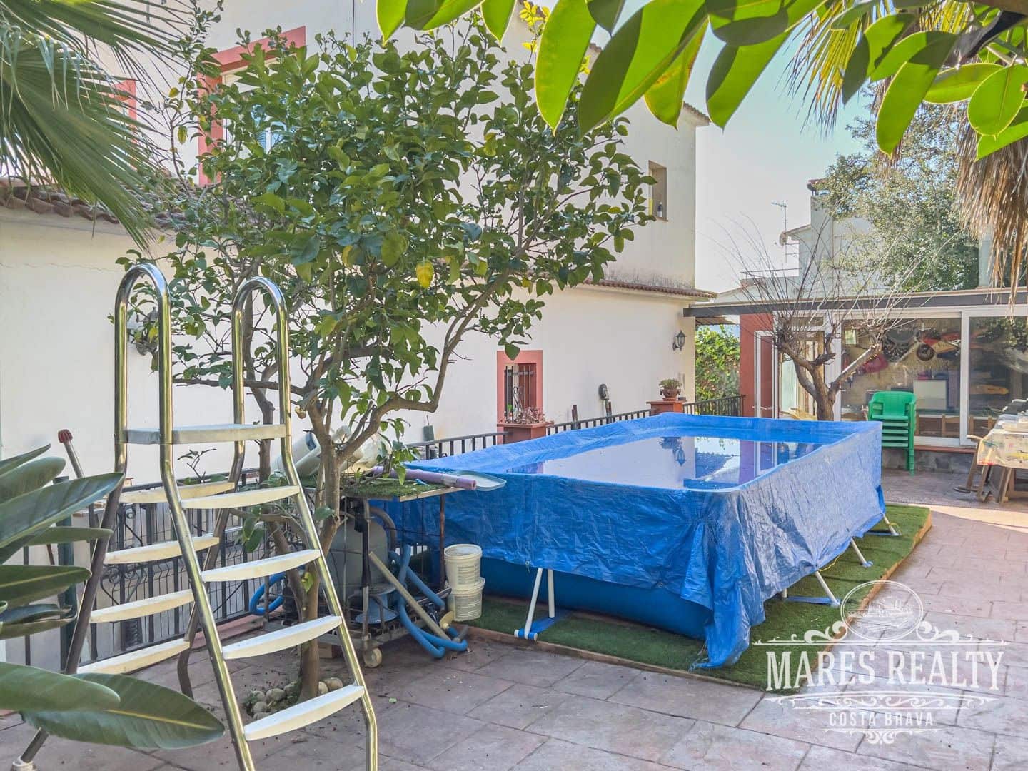 6 bedroom Villa for sale in Lloret de Mar with pool garage - € 525,000 (Ref: 7381296)