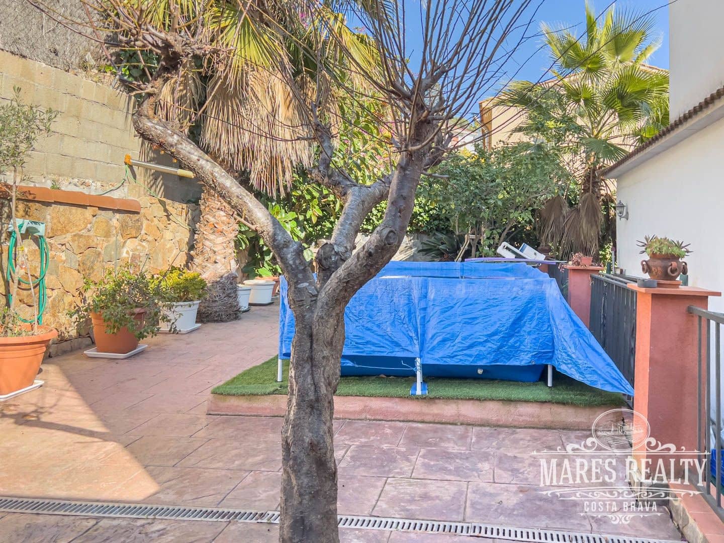 6 bedroom Villa for sale in Lloret de Mar with pool garage - € 525,000 (Ref: 7381296)