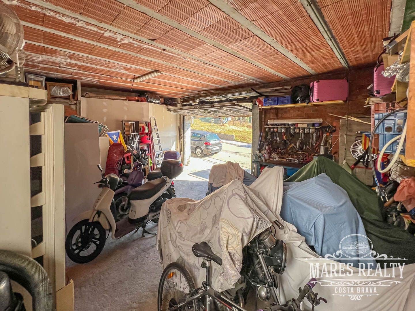 6 bedroom Villa for sale in Lloret de Mar with pool garage - € 525,000 (Ref: 7381296)