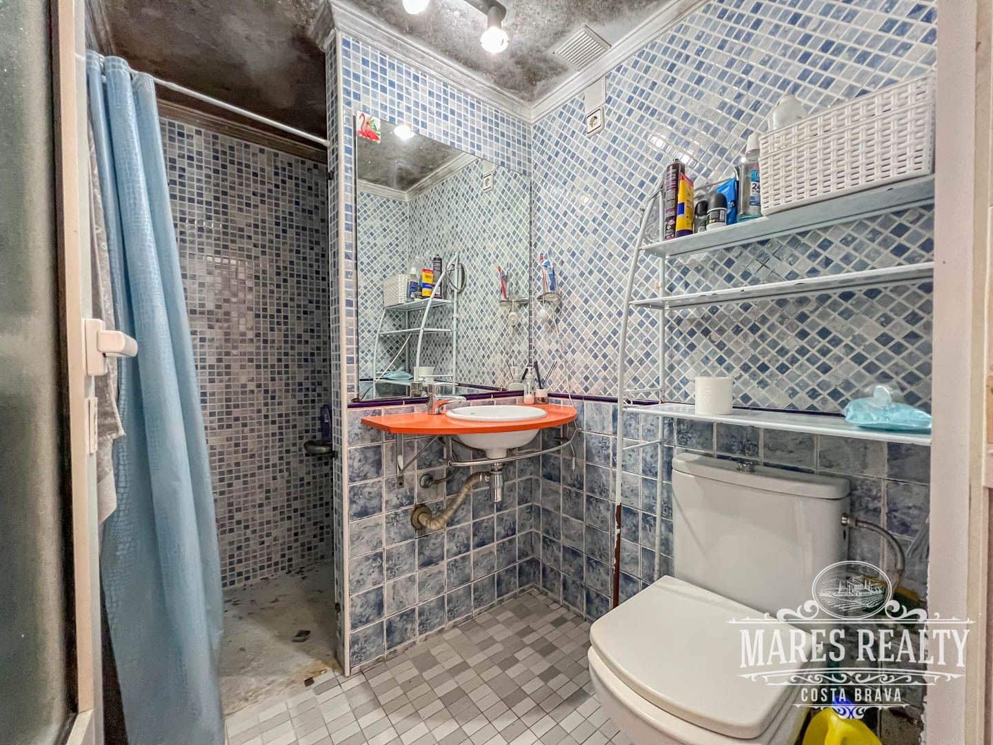 6 bedroom Villa for sale in Lloret de Mar with pool garage - € 525,000 (Ref: 7381296)