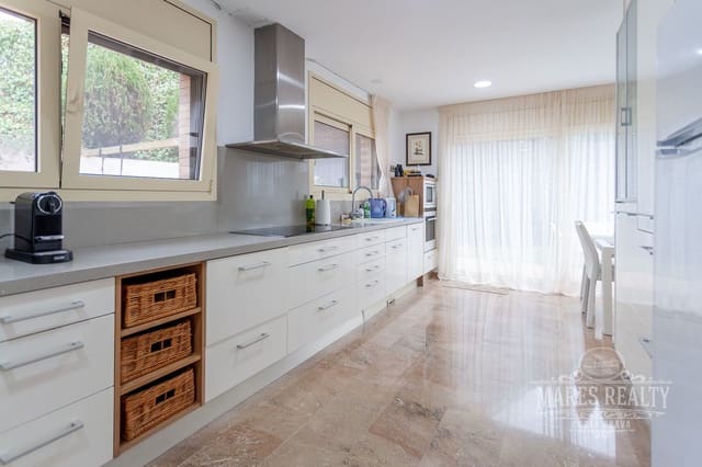 3 soveværelse Villa til salg i Roca Grossa, Lloret de Mar med swimmingpool garage - € 799.000 (Ref: 7388416)