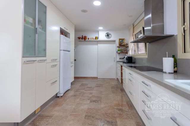 3 soveværelse Villa til salg i Roca Grossa, Lloret de Mar med swimmingpool garage - € 799.000 (Ref: 7388416)