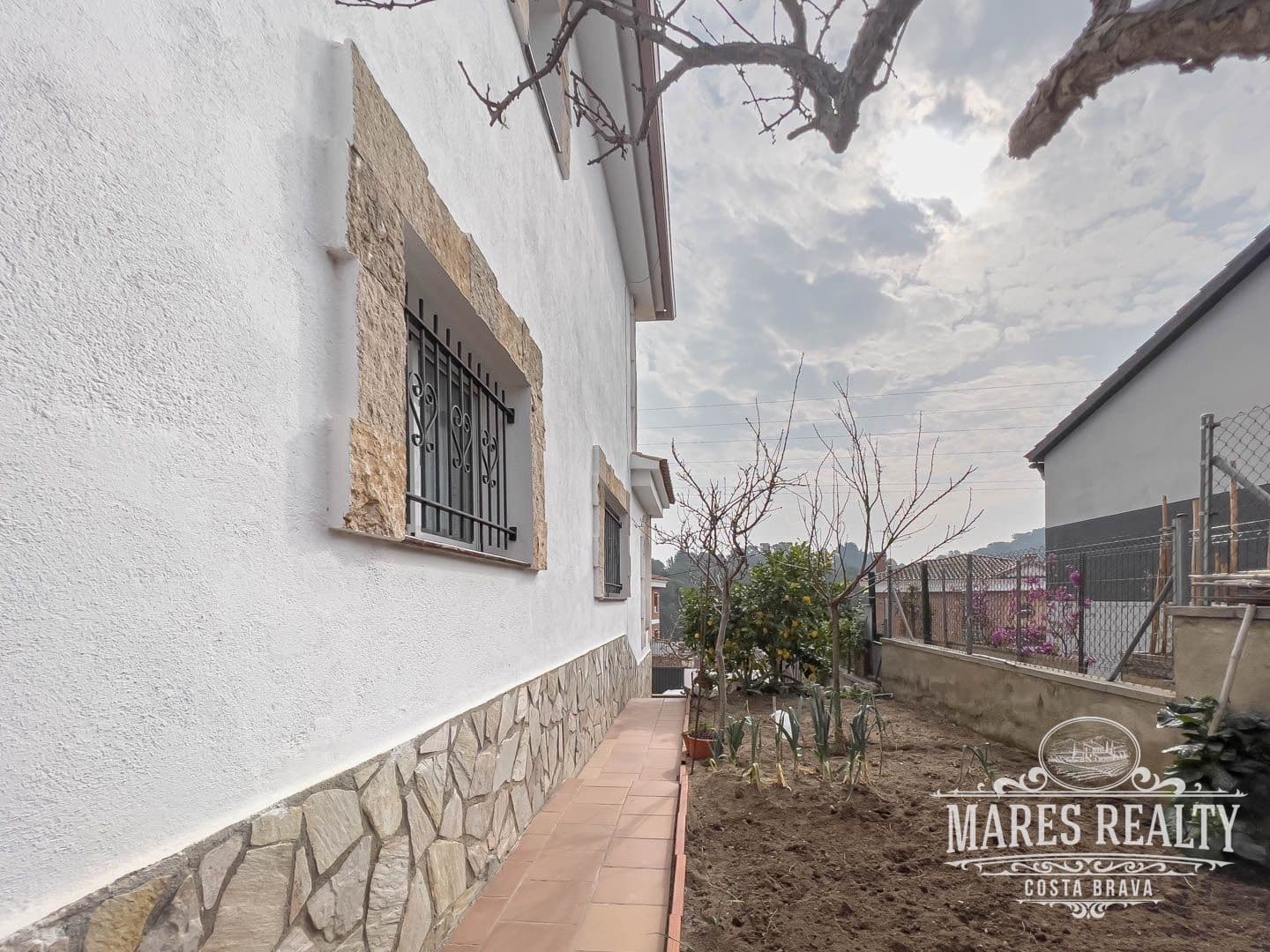 4 bedroom Villa for sale in Lloret de Mar with pool garage - € 499,000 (Ref: 7465192)