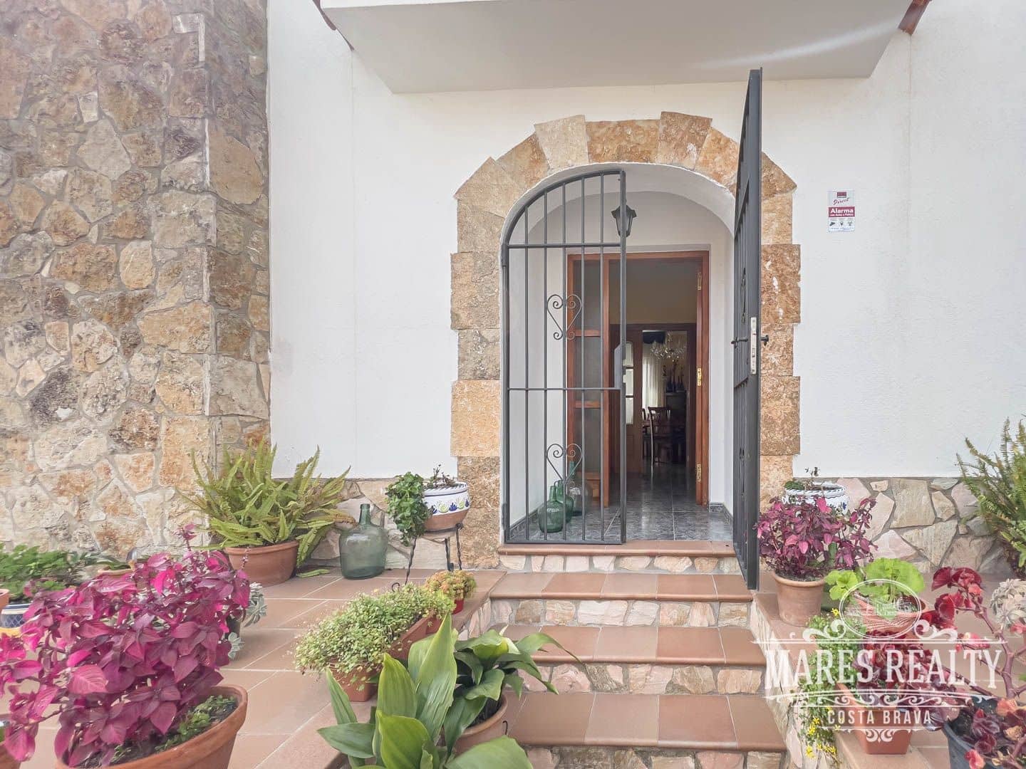 4 bedroom Villa for sale in Lloret de Mar with pool garage - € 499,000 (Ref: 7465192)