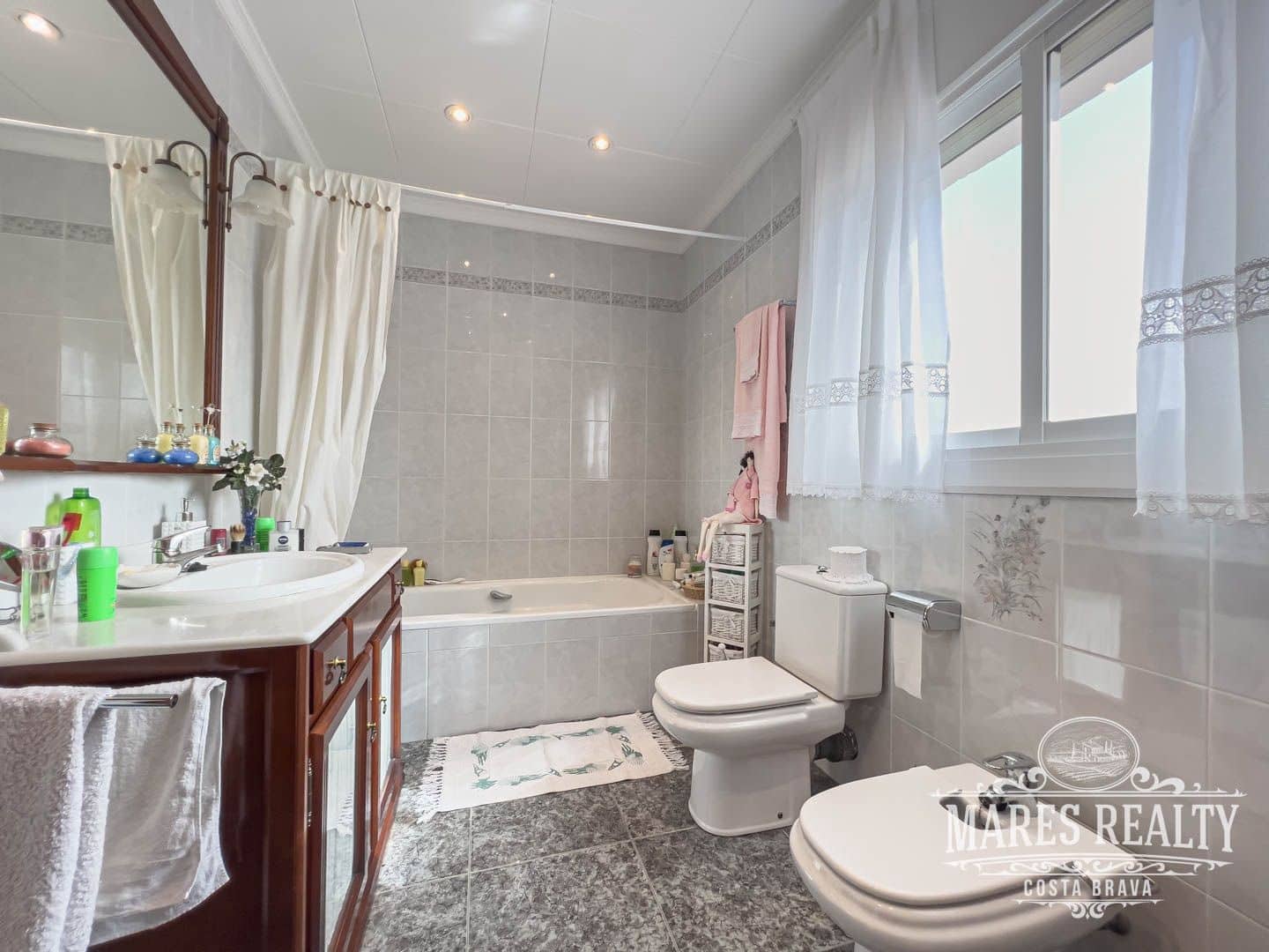 4 bedroom Villa for sale in Lloret de Mar with pool garage - € 499,000 (Ref: 7465192)