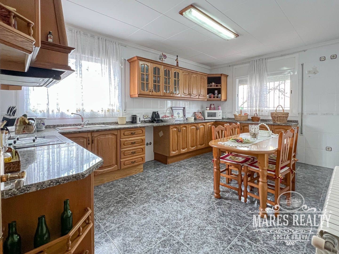 4 bedroom Villa for sale in Lloret de Mar with pool garage - € 499,000 (Ref: 7465192)