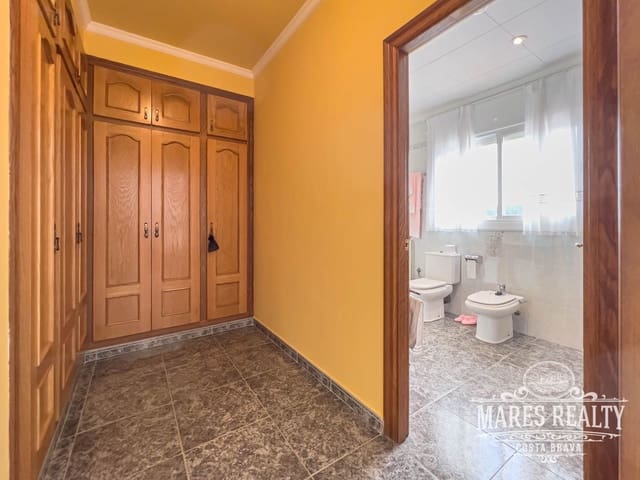 Chalet de 4 habitaciones en Lloret de Mar en venta con piscina garaje - 499.000 € (Ref: 7465192)