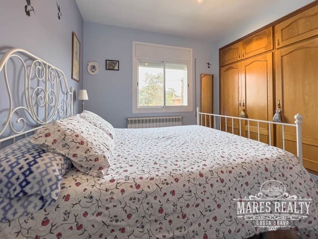 Chalet de 4 habitaciones en Lloret de Mar en venta con piscina garaje - 499.000 € (Ref: 7465192)