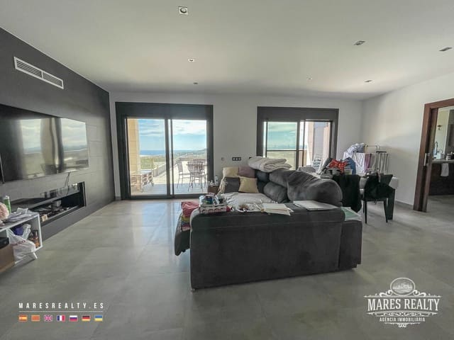 3 soverom Villa til salgs i Roca Grossa, Lloret de Mar med svømmebasseng garasje - € 800 000 (Ref: 7555466)