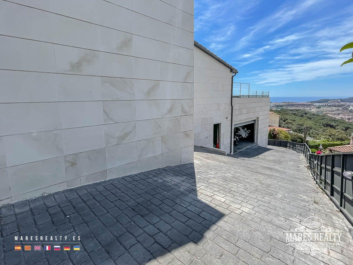 3 soverom Villa til salgs i Lloret de Mar med svømmebasseng garasje - € 800 000 (Ref: 7555466)