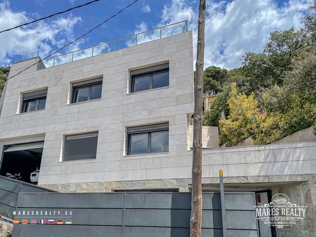 3 soverom Villa til salgs i Roca Grossa, Lloret de Mar med svømmebasseng garasje - € 800 000 (Ref: 7555466)