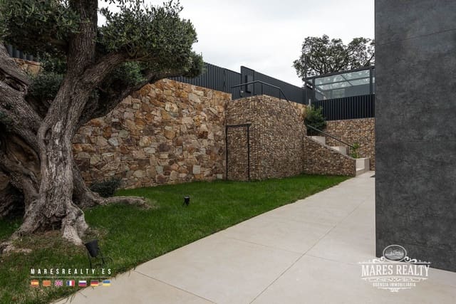 6 slaapkamer Villa te koop in Canyelles, Lloret de Mar met zwembad garage - € 4.500.000 (Ref: 7561786)