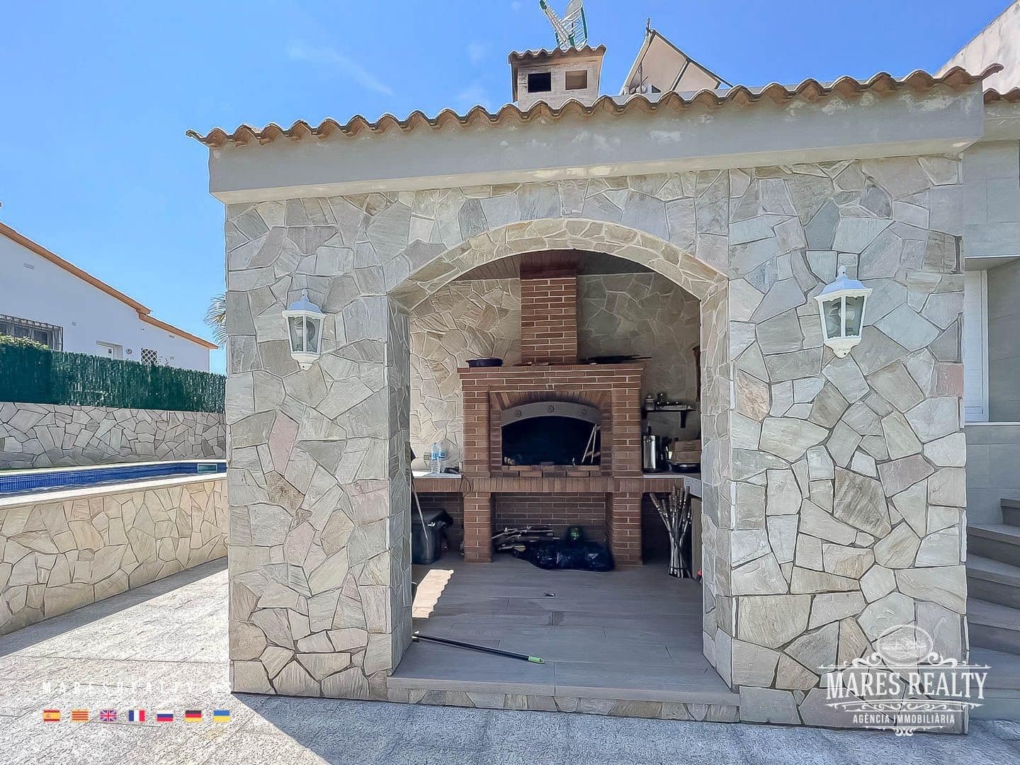 4 makuuhuone Huvila myytävänä paikassa Lloret de Mar mukana uima-altaan 
autotalli - 1 590 000 € (Ref: 7566973)