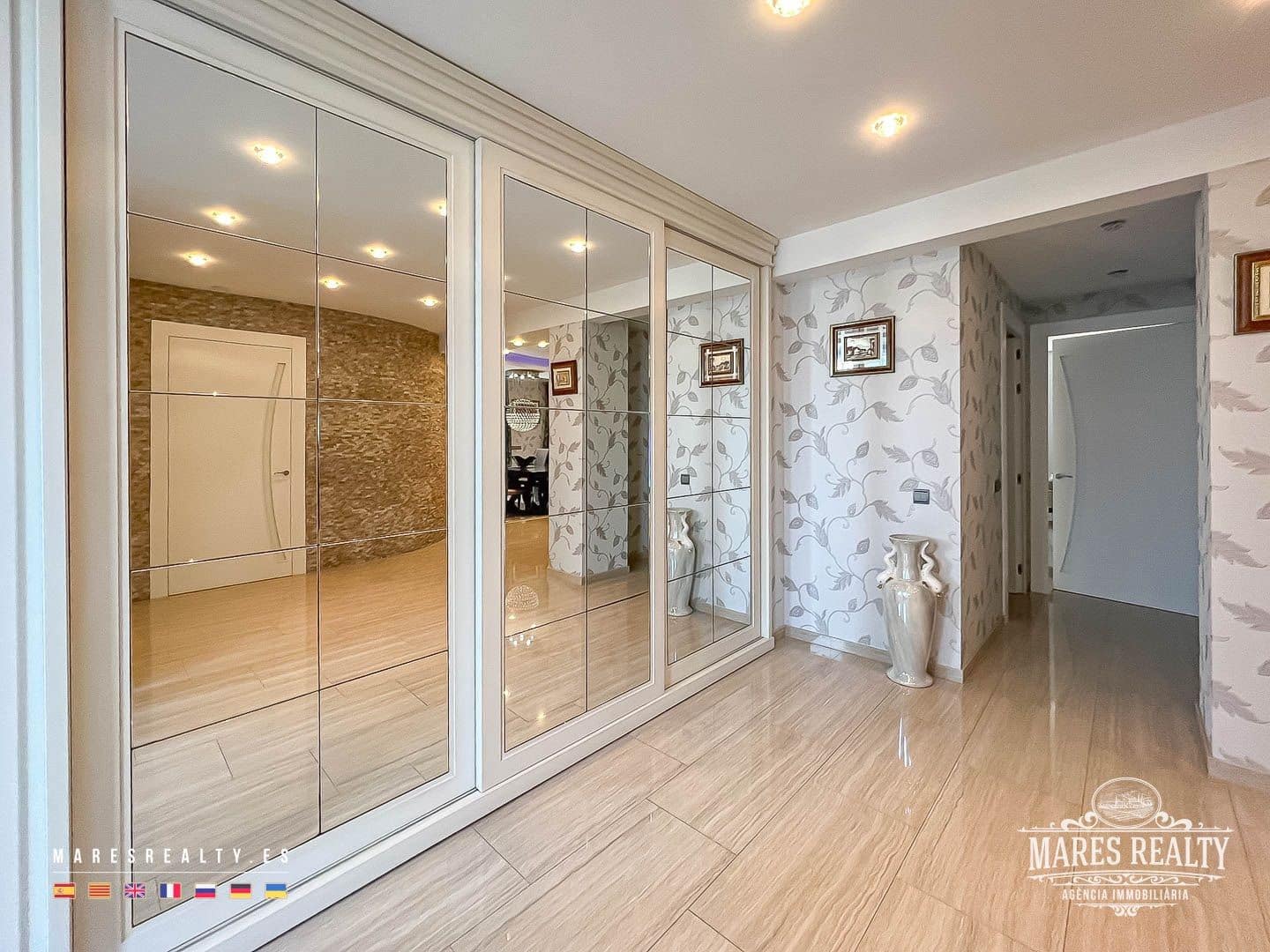 4 makuuhuone Huvila myytävänä paikassa Lloret de Mar mukana uima-altaan 
autotalli - 1 590 000 € (Ref: 7566973)