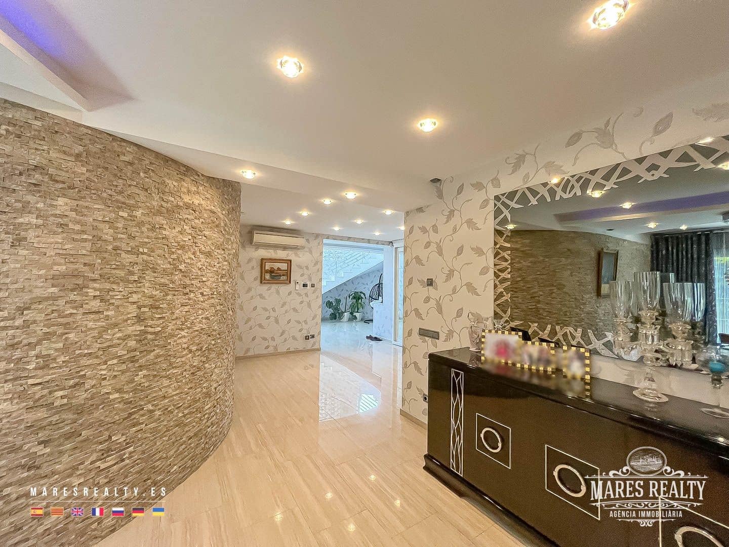 4 makuuhuone Huvila myytävänä paikassa Lloret de Mar mukana uima-altaan 
autotalli - 1 590 000 € (Ref: 7566973)