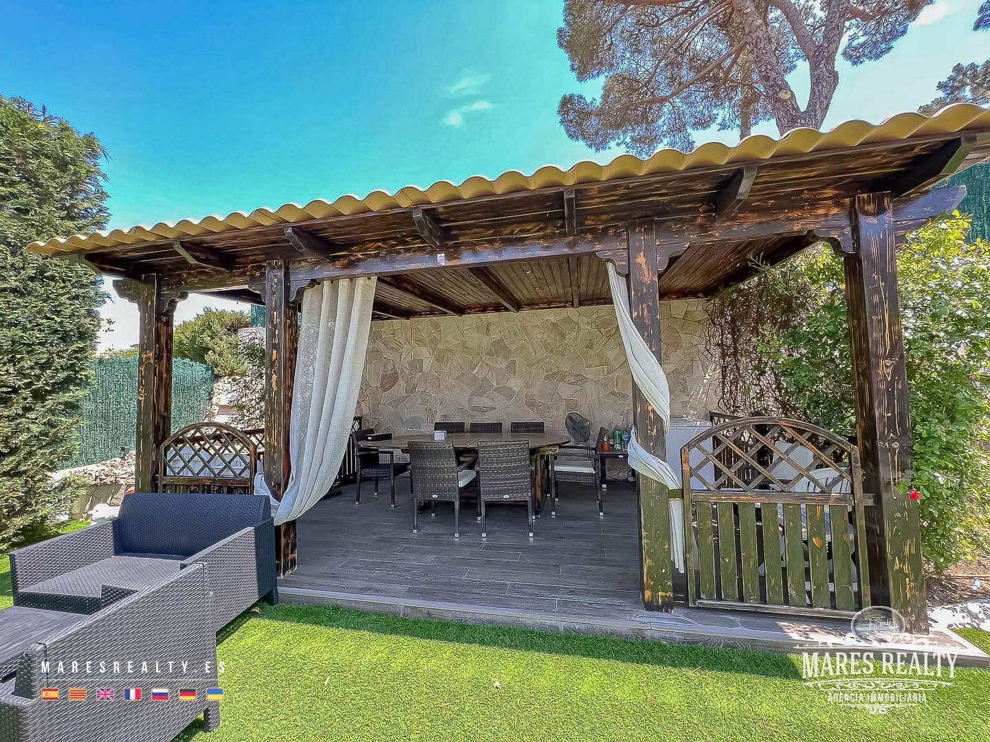 4 makuuhuone Huvila myytävänä paikassa Lloret de Mar mukana uima-altaan 
autotalli - 1 590 000 € (Ref: 7566973)