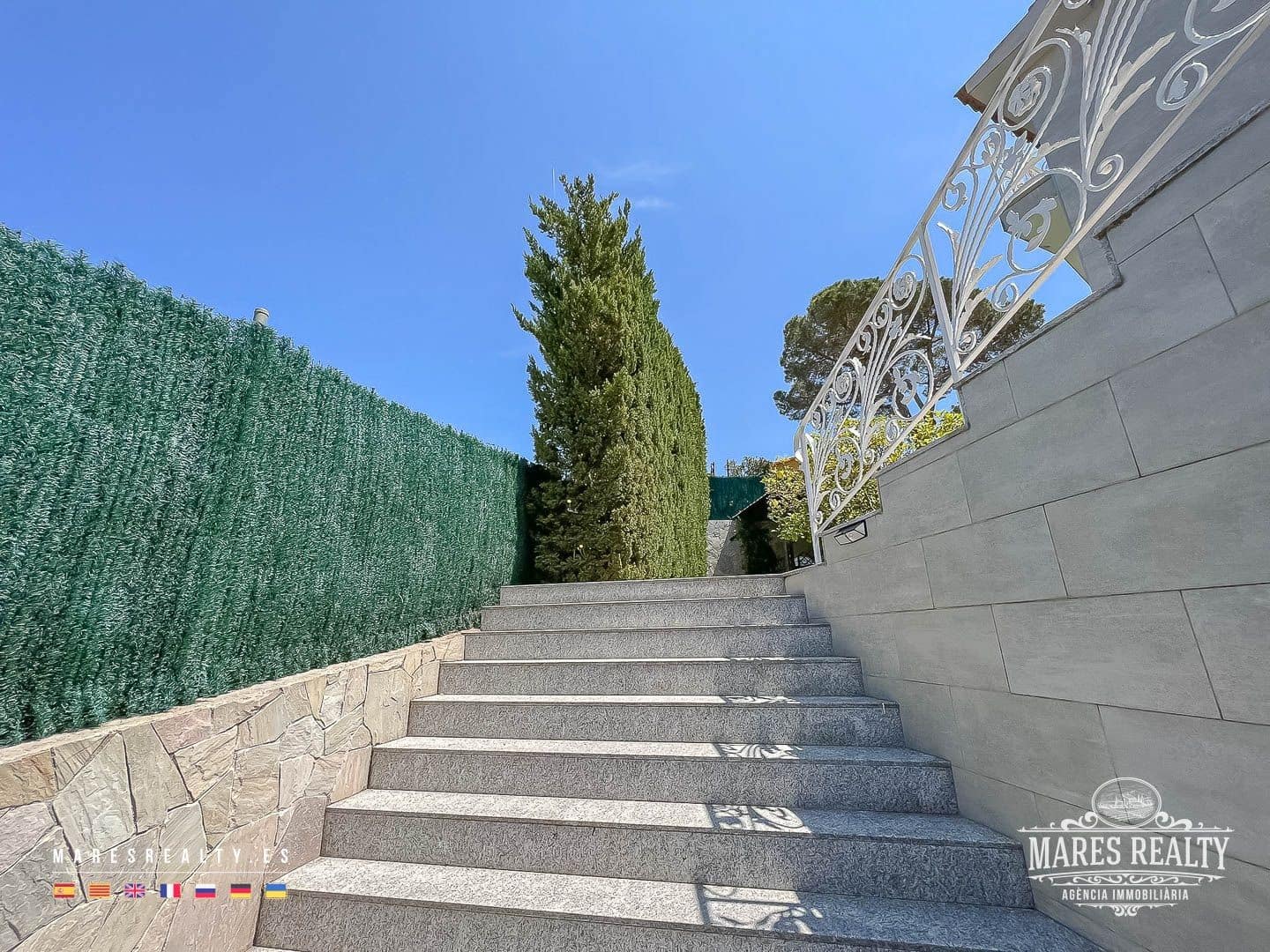 4 makuuhuone Huvila myytävänä paikassa Lloret de Mar mukana uima-altaan 
autotalli - 1 590 000 € (Ref: 7566973)