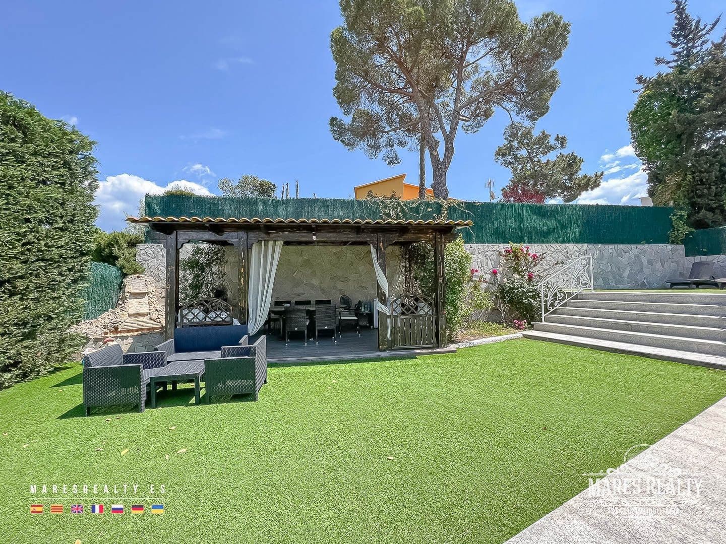 4 makuuhuone Huvila myytävänä paikassa Lloret de Mar mukana uima-altaan 
autotalli - 1 590 000 € (Ref: 7566973)