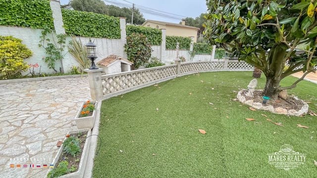 3 makuuhuone Huvila myytävänä paikassa Roca Grossa, Lloret de Mar mukana uima-altaan 
autotalli - 590 000 € (Ref: 7580553)