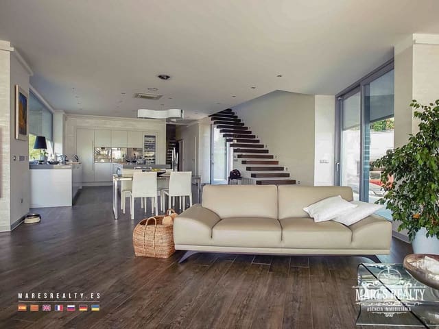 3 bedroom Villa for sale in Tossa de Mar with pool garage - € 1,315,000 (Ref: 7597342)