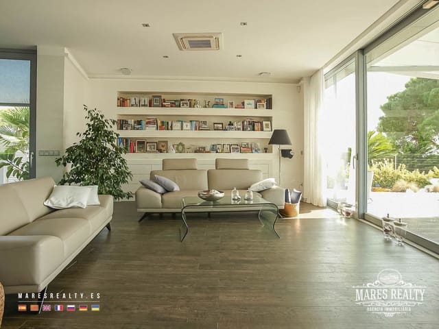 3 bedroom Villa for sale in Tossa de Mar with pool garage - € 1,315,000 (Ref: 7597342)