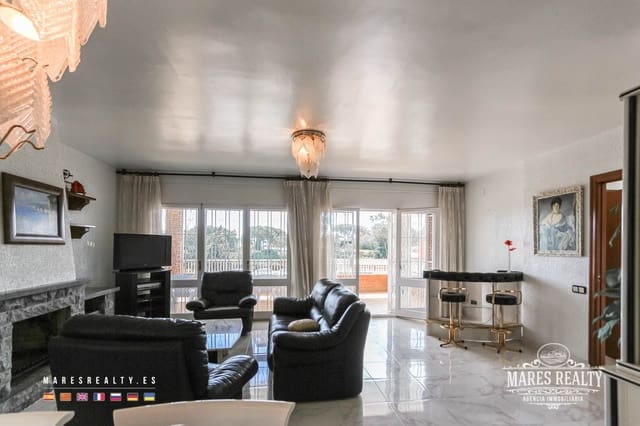 Chalet de 7 habitaciones en Lloret de Mar en venta con piscina garaje - 490.000 € (Ref: 7632090)