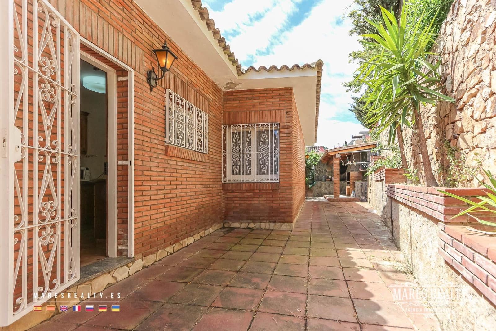 7 bedroom Villa for sale in Lloret de Mar with pool garage - € 490,000 (Ref: 7632090)
