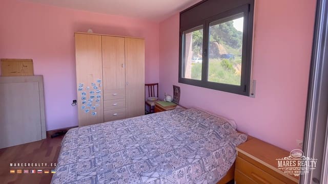 6 bedroom Villa for sale in Urbanitzacions del Nord, Lloret de Mar with garage - € 400,000 (Ref: 7638792)