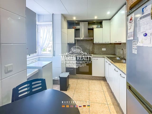 3 bedroom Flat for sale in Pineda de Mar with garage - € 260,000 (Ref: 7647090)