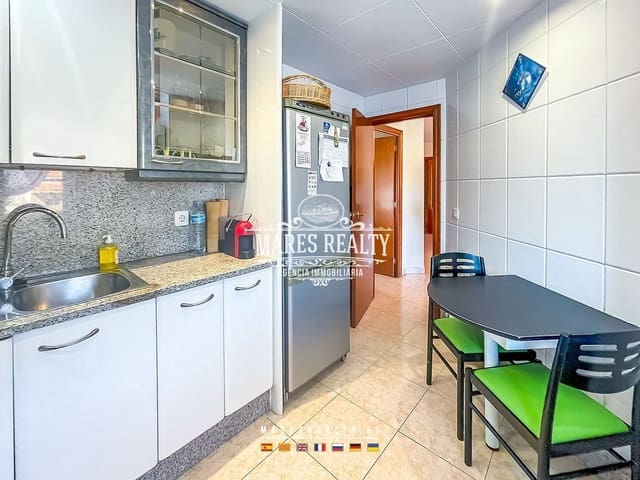 3 bedroom Flat for sale in Pineda de Mar with garage - € 260,000 (Ref: 7647090)