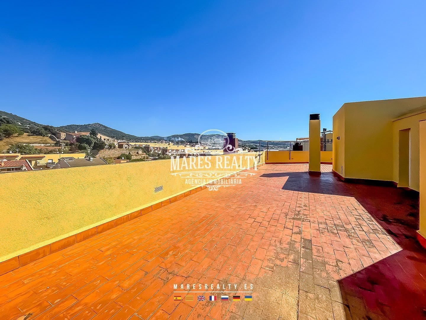 3 bedroom Flat for sale in Pineda de Mar with garage - € 260,000 (Ref: 7647090)