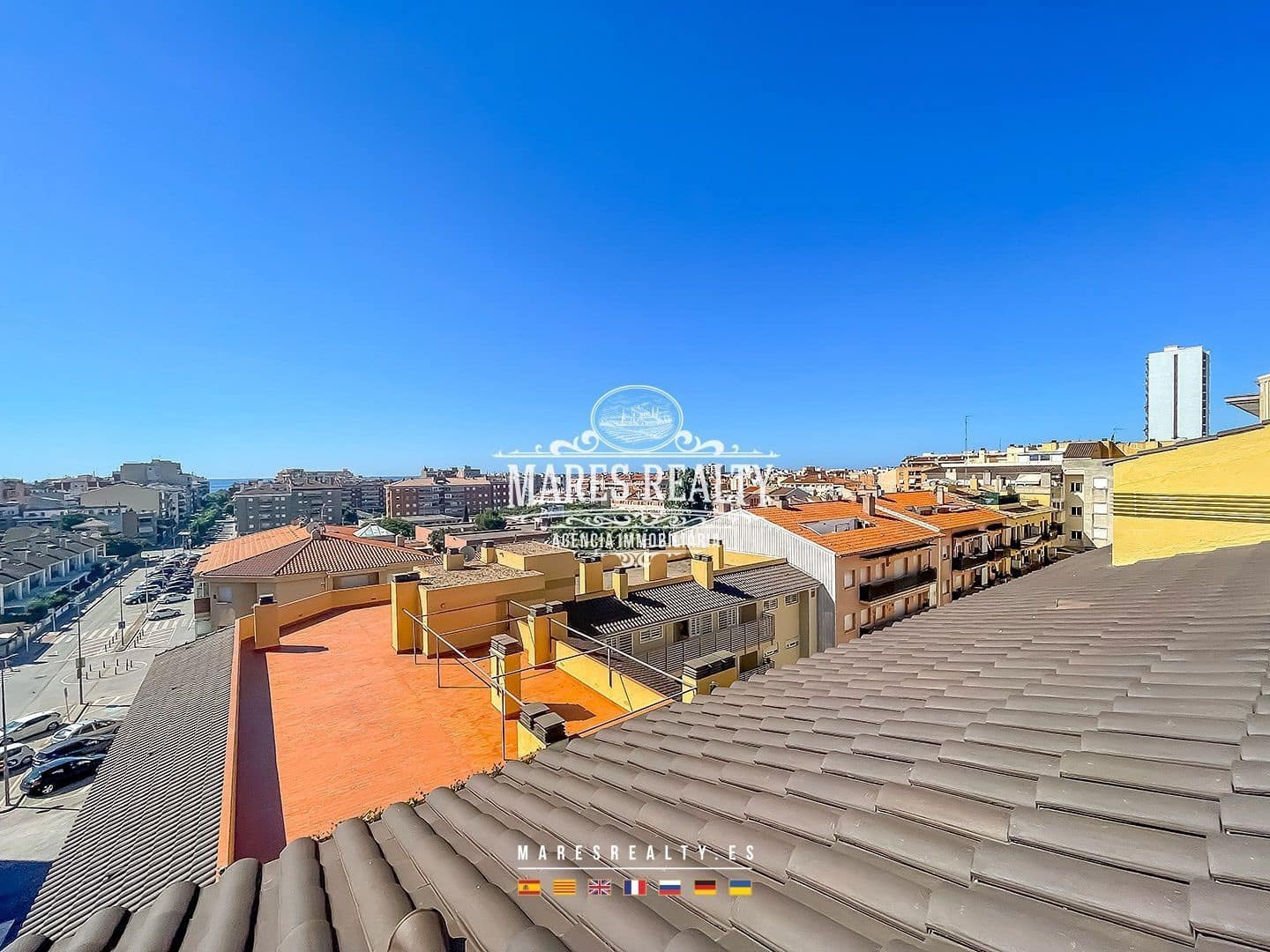 3 bedroom Flat for sale in Pineda de Mar with garage - € 260,000 (Ref: 7647090)