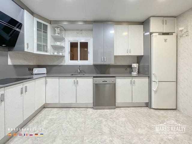 Chalet de 3 habitaciones en Lloret de Mar en venta con piscina garaje - 636.000 € (Ref: 7650730)