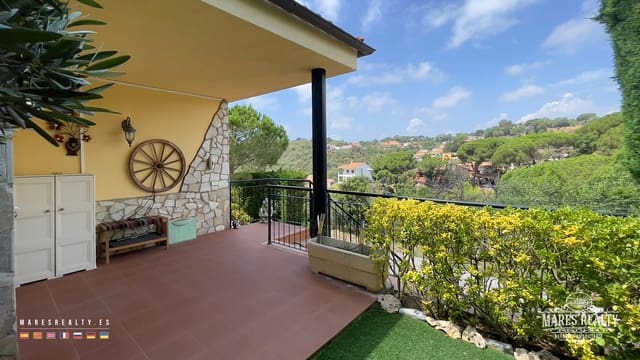 3 bedroom Villa for sale in Urbanitzacions del Nord, Lloret de Mar with pool garage - € 527,000 (Ref: 7658264)