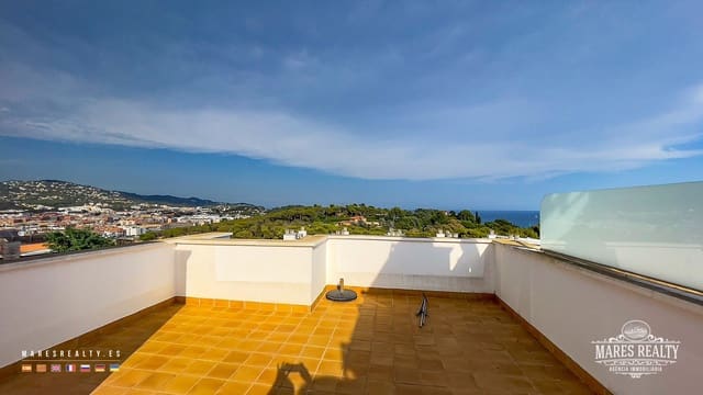 4 bedroom Villa for sale in Lloret de Mar with pool garage - € 578,000 (Ref: 7739931)