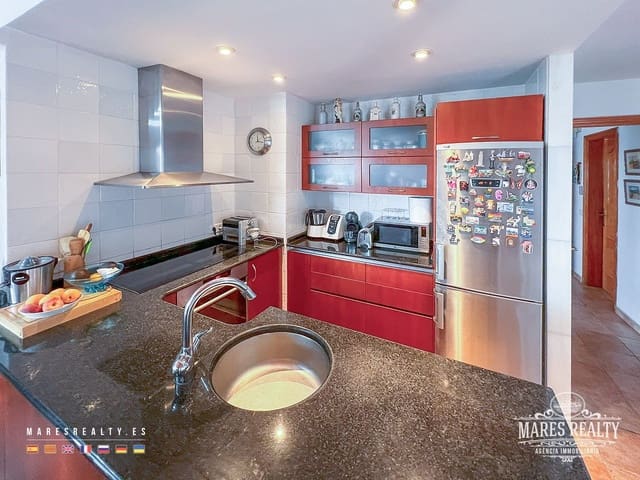 3 bedroom Villa for sale in Lloret de Mar with garage - € 570,000 (Ref: 7791742)