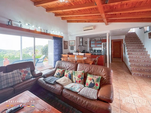 3 bedroom Villa for sale in Lloret de Mar with garage - € 570,000 (Ref: 7791742)