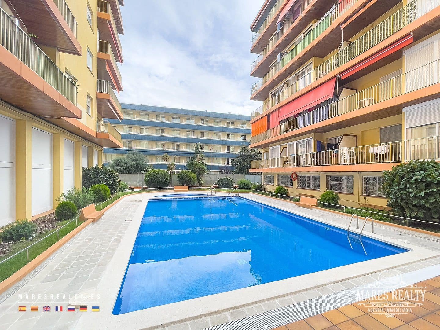 3 bedroom Flat for sale in Lloret de Mar with pool - € 198,000 (Ref: 7800891)