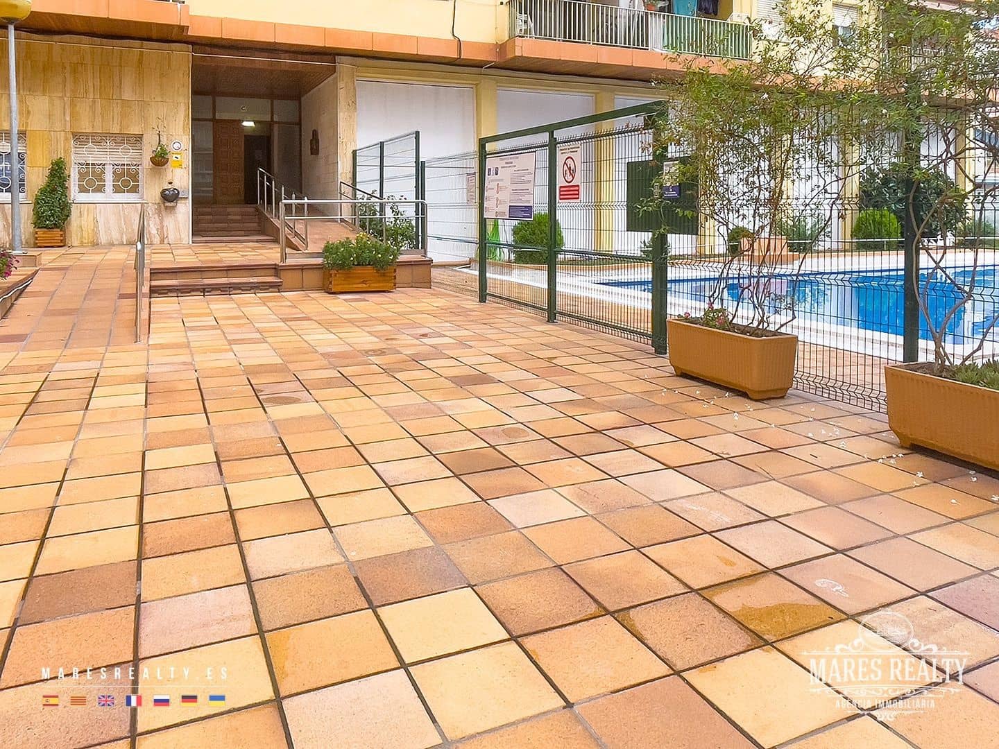 3 bedroom Flat for sale in Lloret de Mar with pool - € 198,000 (Ref: 7800891)