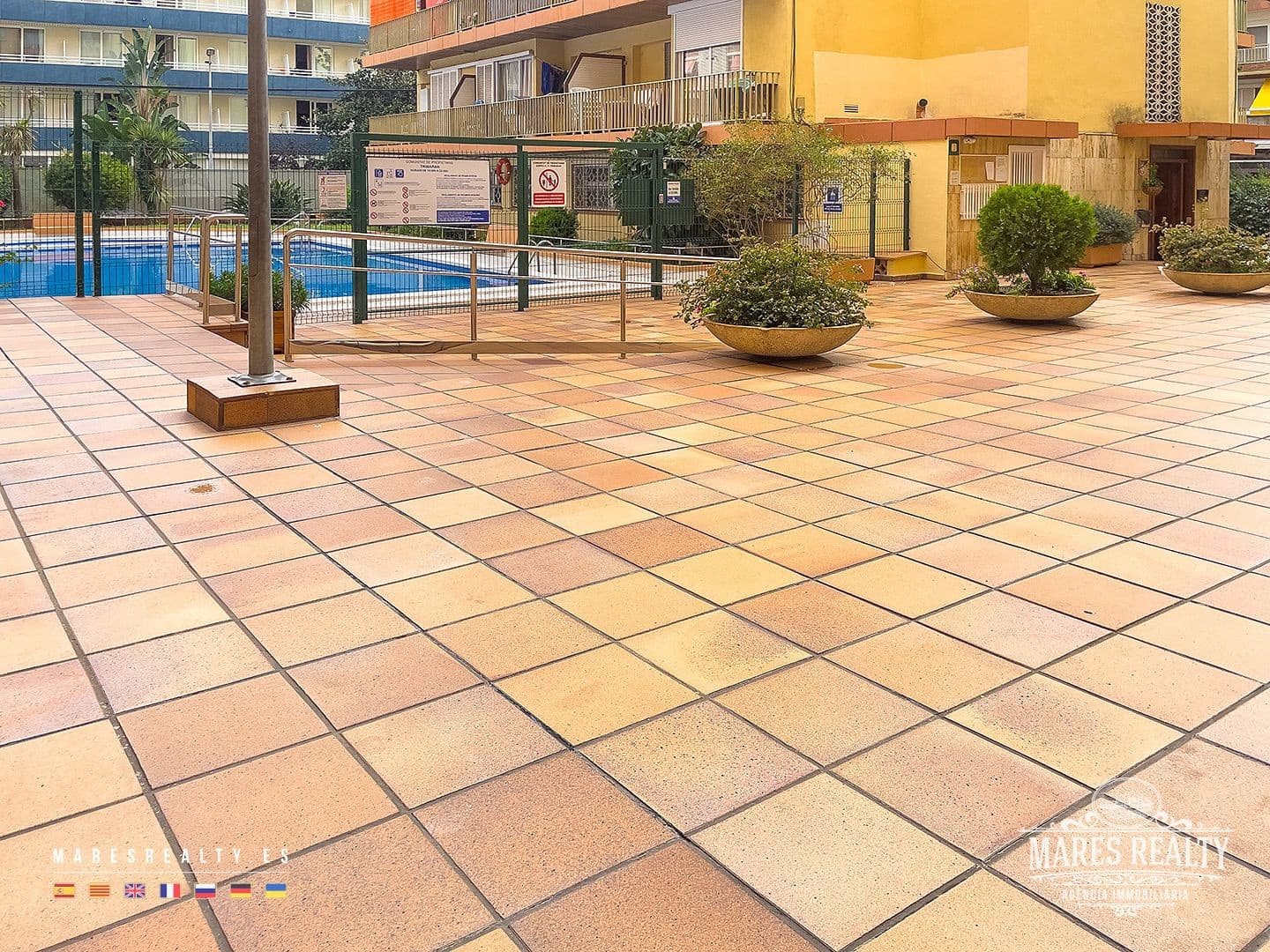 3 bedroom Flat for sale in Lloret de Mar with pool - € 198,000 (Ref: 7800891)