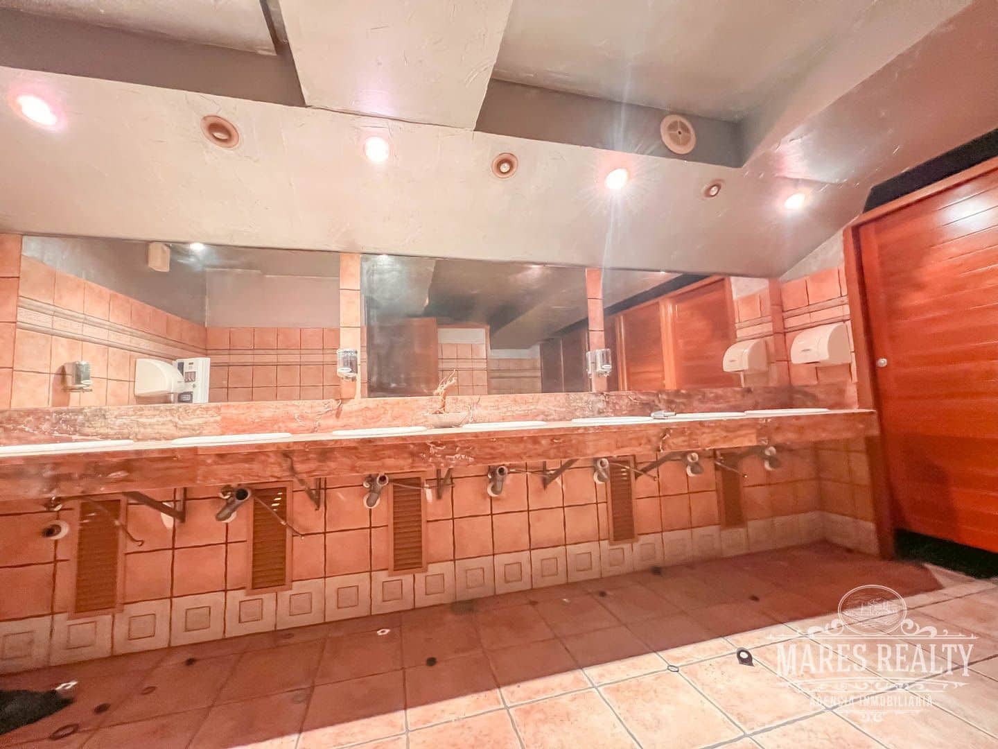 Erhverv til salg i Lloret de Mar med garage - € 1.500.000 (Ref: 7826006)