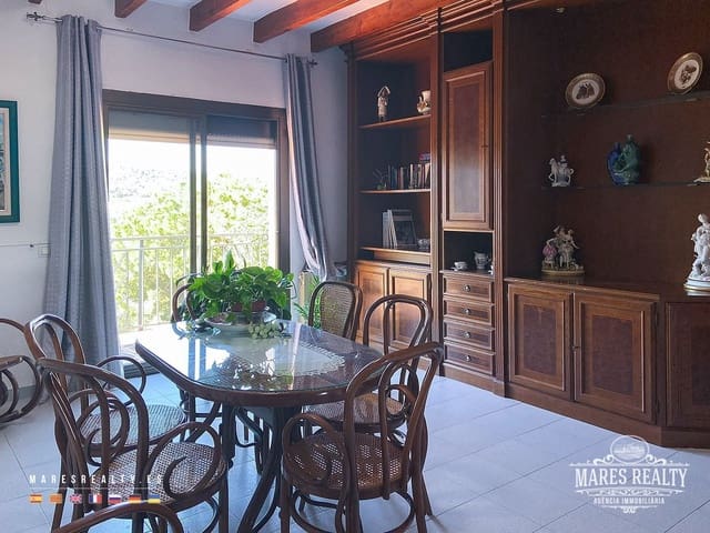 6 soverom Villa til salgs i Argentona med garasje - € 475 000 (Ref: 7830751)