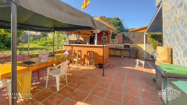 4 bedroom Villa for sale in Lloret de Mar with pool garage - € 290,000 (Ref: 7850216)