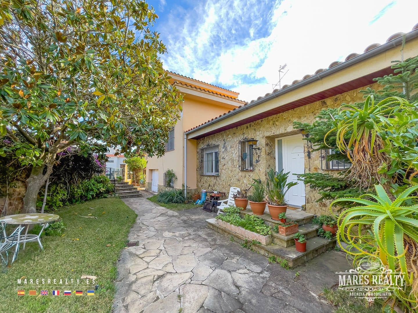 7 bedroom Villa for sale in Lloret de Mar with pool garage - € 650,000 (Ref: 7899350)