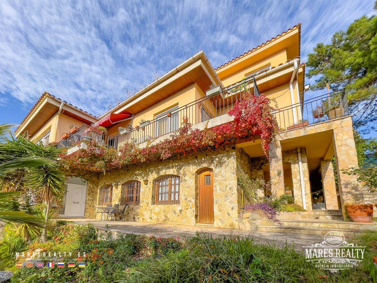 7 bedroom Villa for sale in Lloret de Mar with pool garage - € 650,000 (Ref: 7899350)